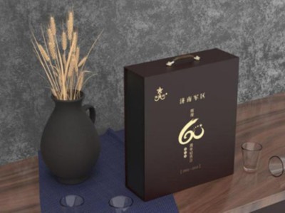 濟(jì)南軍區(qū)在包裝盒定制廠(chǎng)家定制的槐花酒包裝盒真上檔次